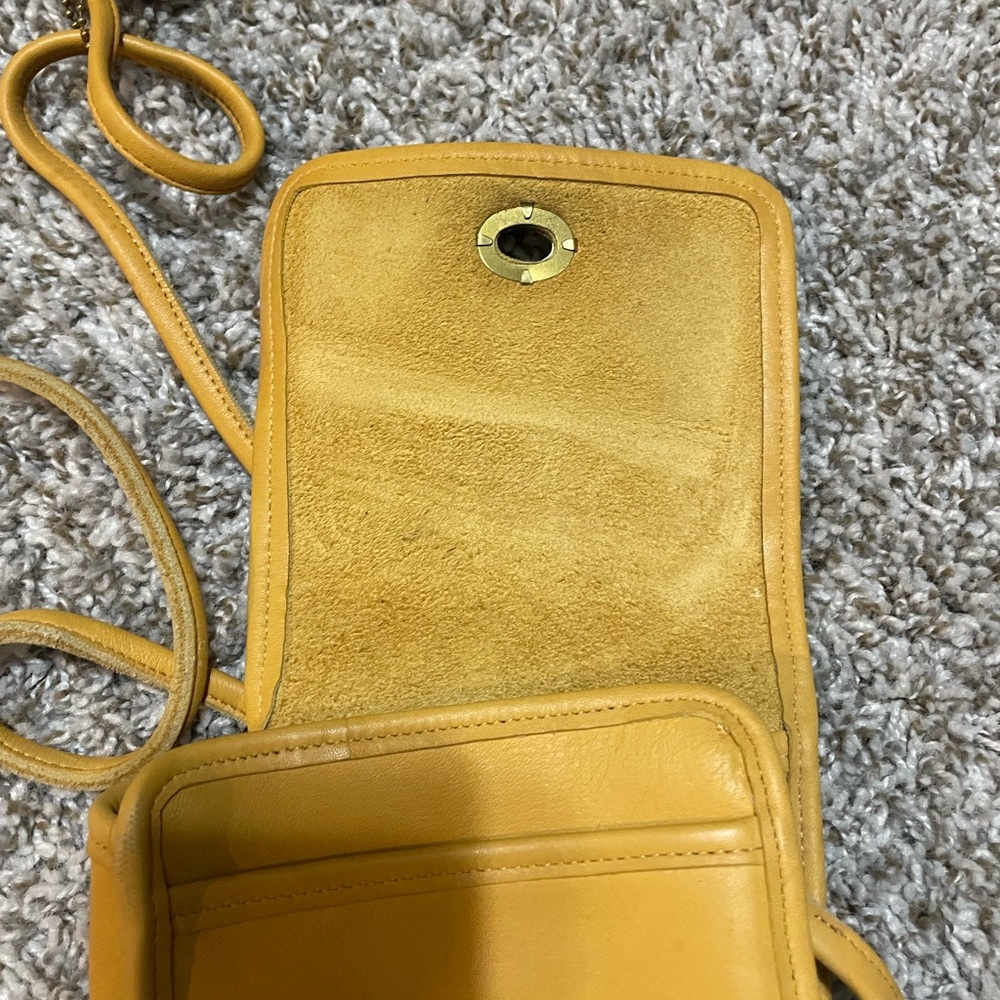 Vintage Coach Yellow Leather Scooter Crossbody Bag 9893 US Early 90s - Picture 13 of 16